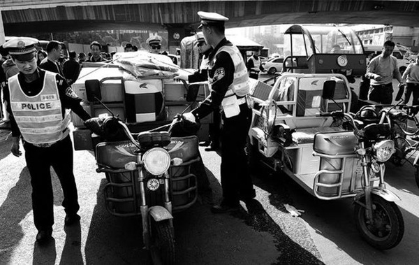 摩的非法载客按上限处罚 行政拘留15日罚款2000