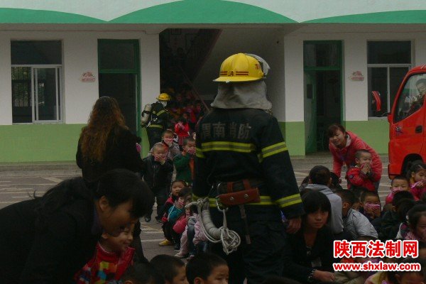韩城消防为幼儿园孩子送上开学“第一堂消防课”