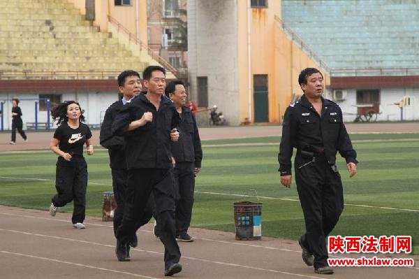 强化体能训练 提升综合素质