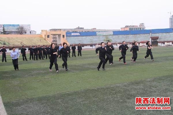 强化体能训练 提升综合素质