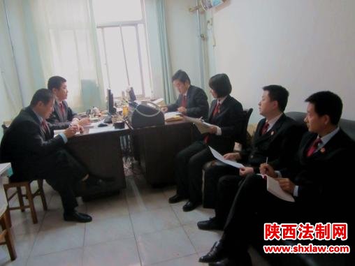 咸阳中院刑事审判第二庭深入开展群众路线教育活动
