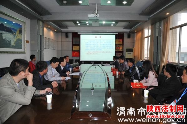 公民代表走进市政府机关参观走访