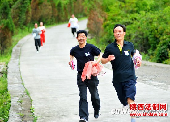 宁强举办有氧登山比赛 树立全民爱运动健康意识