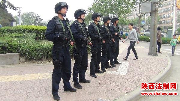 “五一”期间韩城特警武装巡逻保平安