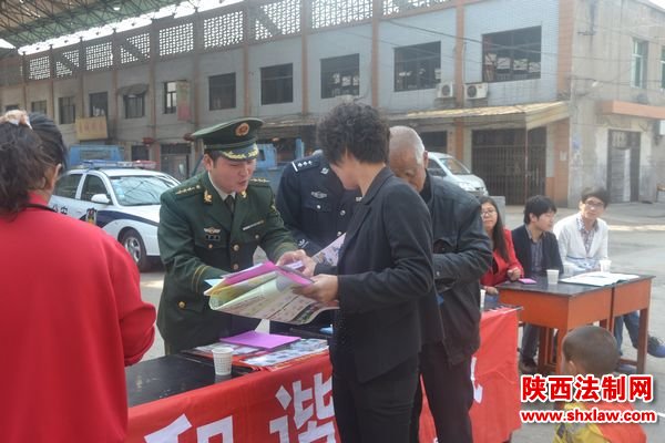 韩城消防走街串巷做宣传传递消防“正能量”