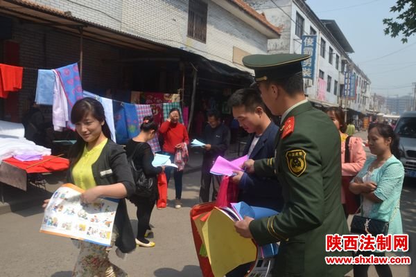 韩城消防走街串巷做宣传传递消防“正能量”