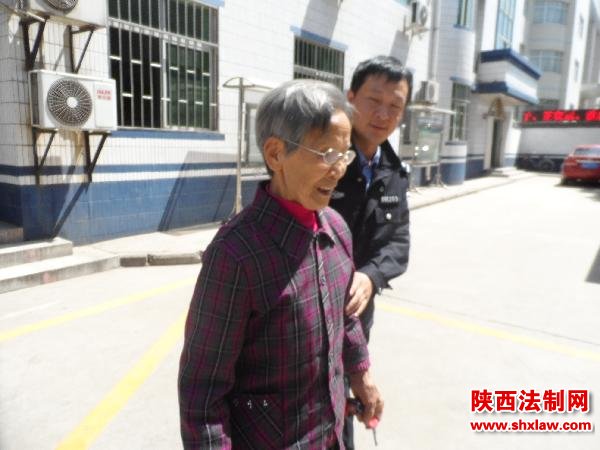 五月阳光尽照大地人心暖 一方热血彰显警民鱼水情