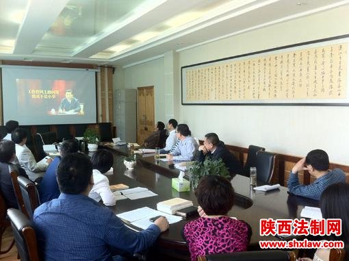 安康市委政法委组织干部职工观看《四风之害》警示教育专题片