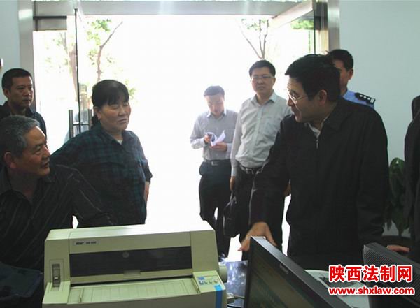 省委常委、省政法委书记安东来我局检查指导工作
