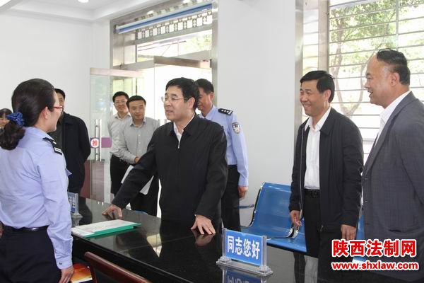 省委常委、省政法委书记安东来我局检查指导工作