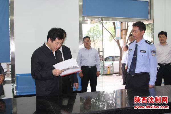 省委常委、省政法委书记安东来我局检查指导工作