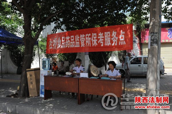 渭南59332名学子高考 考点外特警持枪保安全