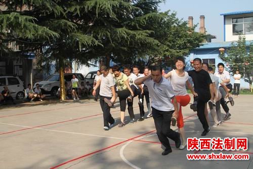 韩城市公安局举办“庆七一”趣味运动会