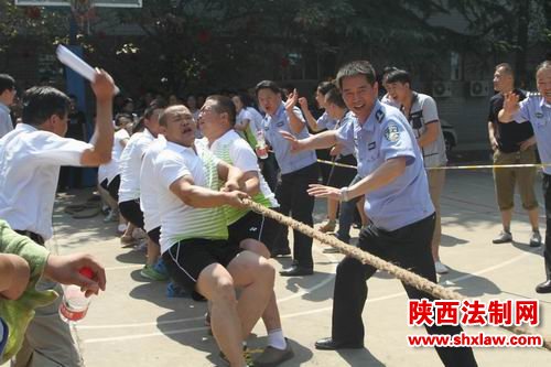 韩城市公安局举办“庆七一”趣味运动会