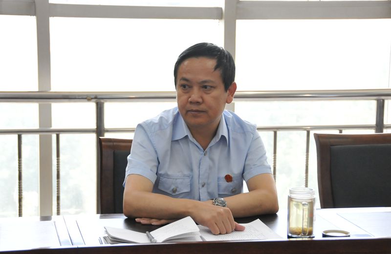 咸阳中院未成年人案件审判庭召开党的群众路线教育实践活动专题民主生活会