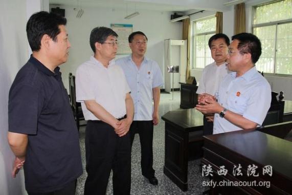  省委政法委副书记邢解放一行深入大荔基层法庭调研