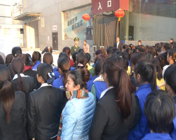 韩城消防深入辖区商场进行消防安全培训演练拉开“119”消防宣传序幕
