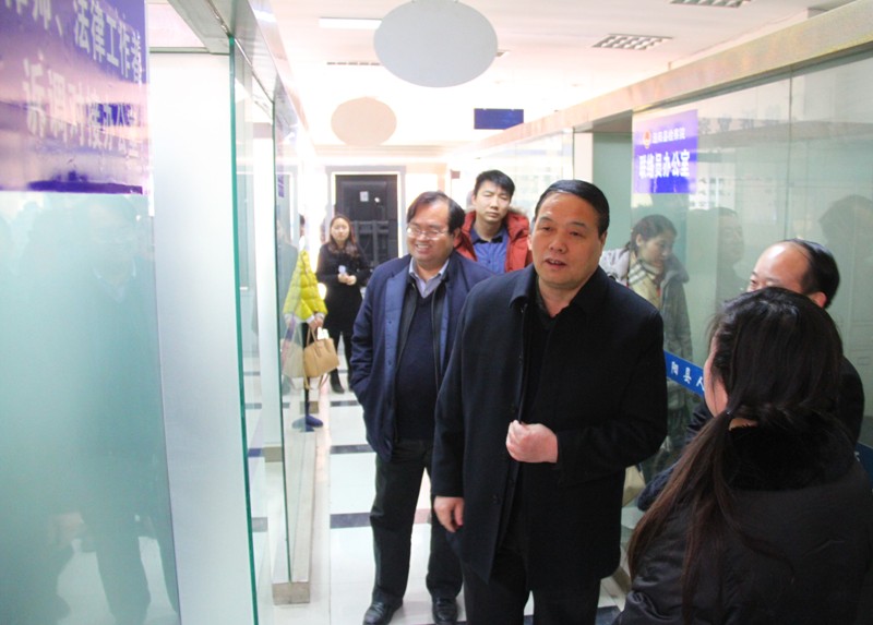  咸阳市中院罗小锋副院长深入泾阳法院视察指导