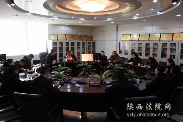  延安中院组织法官干警与“全国优秀法院”代表座谈