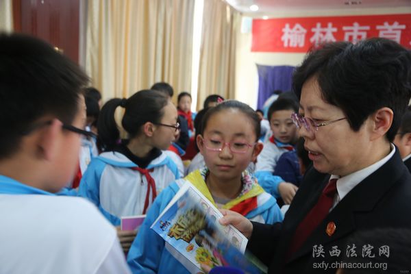  榆林中院开展“送法进校园”活动