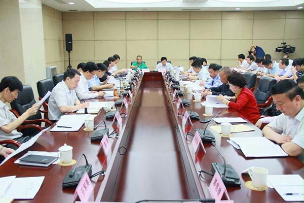 李向阳同志在省委宣传部召开的“三秦楷模”座谈会上介绍典型宣传经验