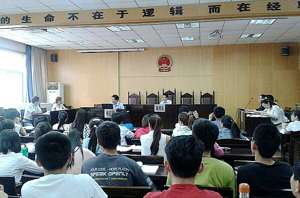  宝鸡市：深化法律进校园 庭审走进“象牙塔”