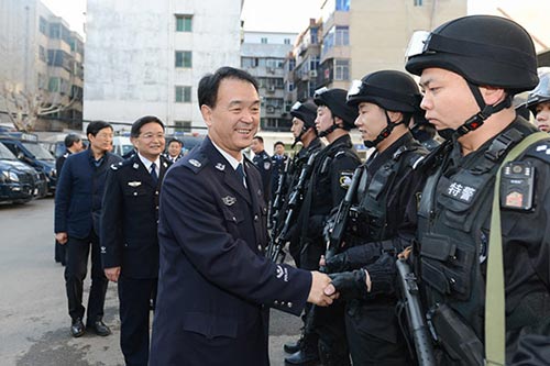 杜航伟看望慰问西安市公安局临潼分局因公负伤民警