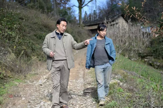 石泉“马向阳”下乡记：让老槐树下长出“金子”