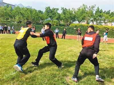 西安500名民警“撕名牌”比拼警务技能