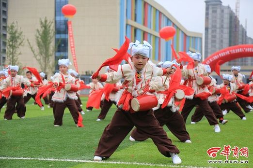 我的节日我做主 打个腰鼓过“六一”