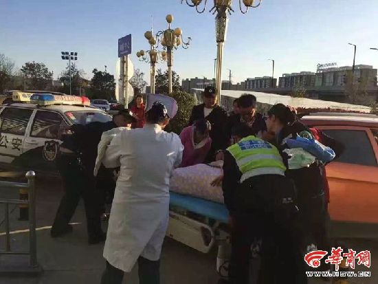 孕妇送医过程中车内产子 榆林民警驾巡逻车护送