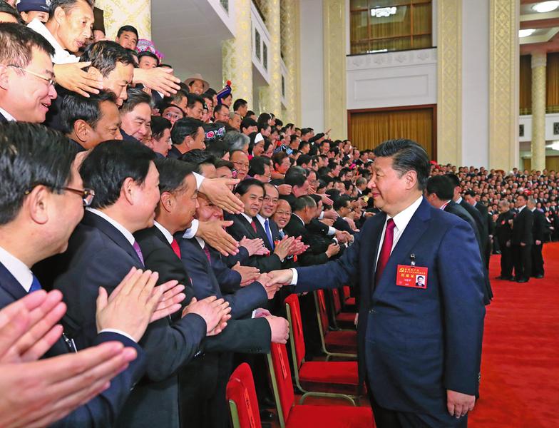 习近平等领导同志亲切会见出席党的十九大代表、特邀代表和列席人员